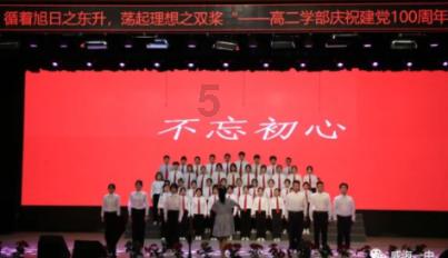 90年东北满族人家庭过年影像:一家人吃一头猪,进行各种满清礼